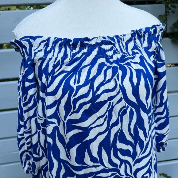 H&M printed blue and white 3/4 sleeves off shoulder - Picture 3 of 4